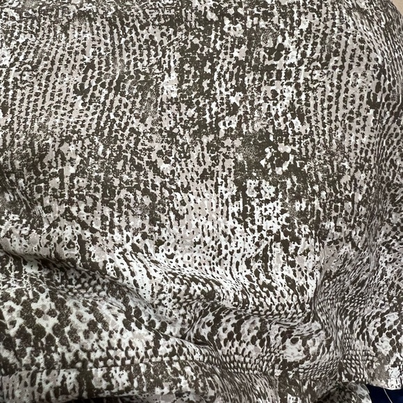 DR 2 Reptile Print 3/4 Sleeve V-Neck Pullover Blouse Size XL - Picture 5 of 8